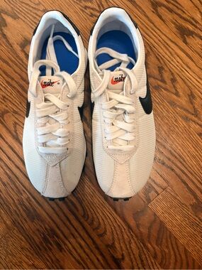 Nike Women’s White and Black Low-Profile Espadrilles